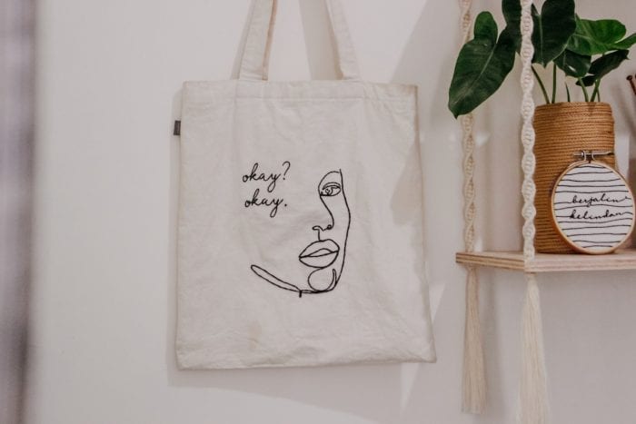 Desain gambar buat tote bag dengan Gambar Tote Bag Aesthetic yang minimalis