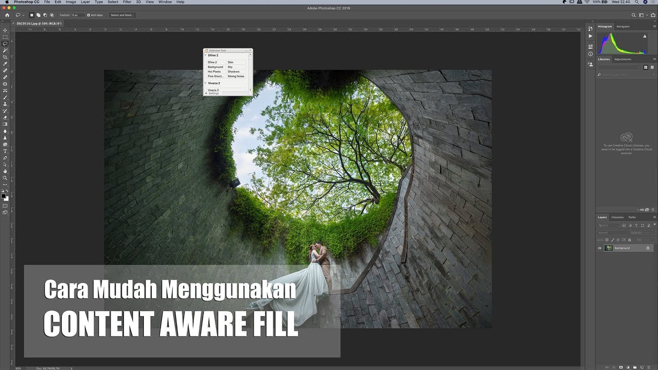 Langkah demi langkah menggunakan tool content aware fill photoshop agar background foto tidak belang. 